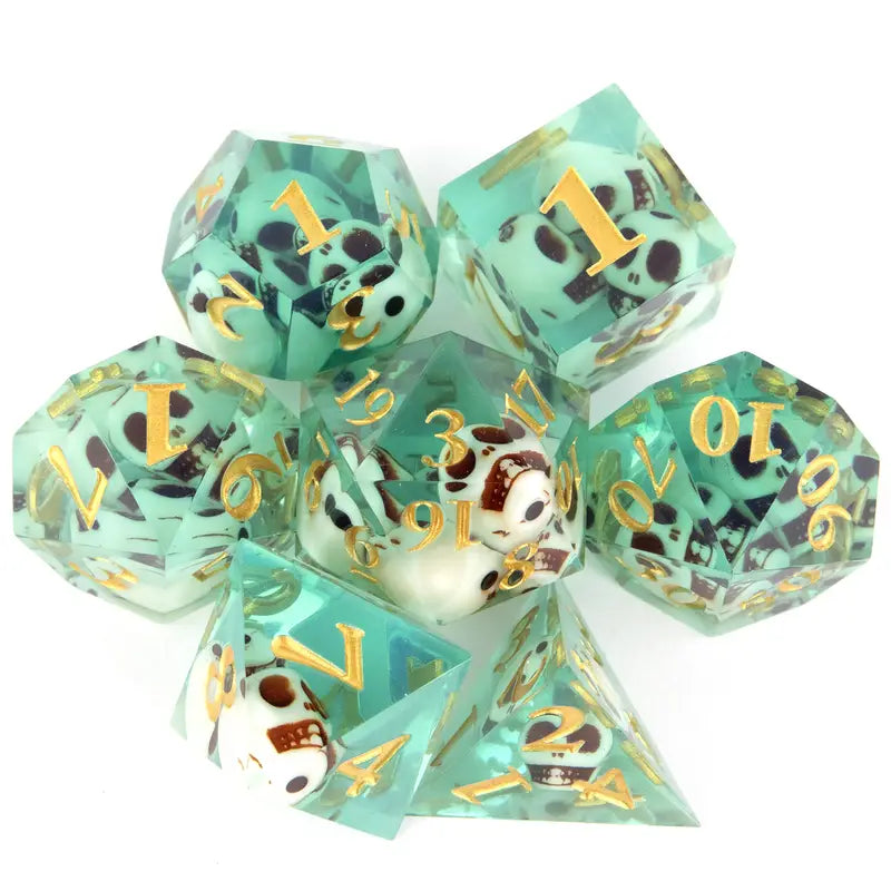 Resin Dice Set Transparent Green with Skull Charm Core (DCPHRE11)