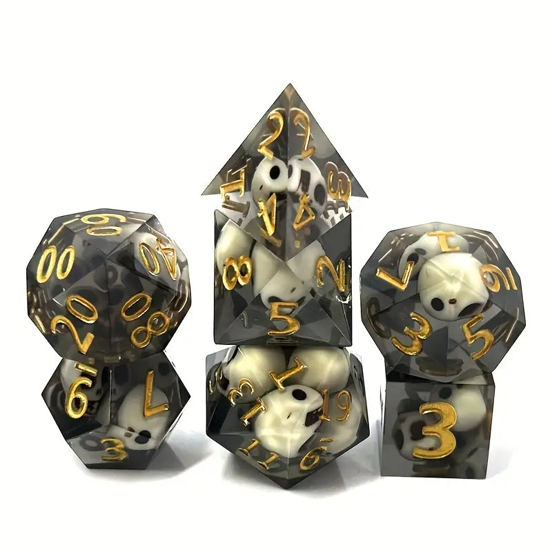 Resin Dice Set Transparent Black with Skull Charm Core (DCPHRE10)